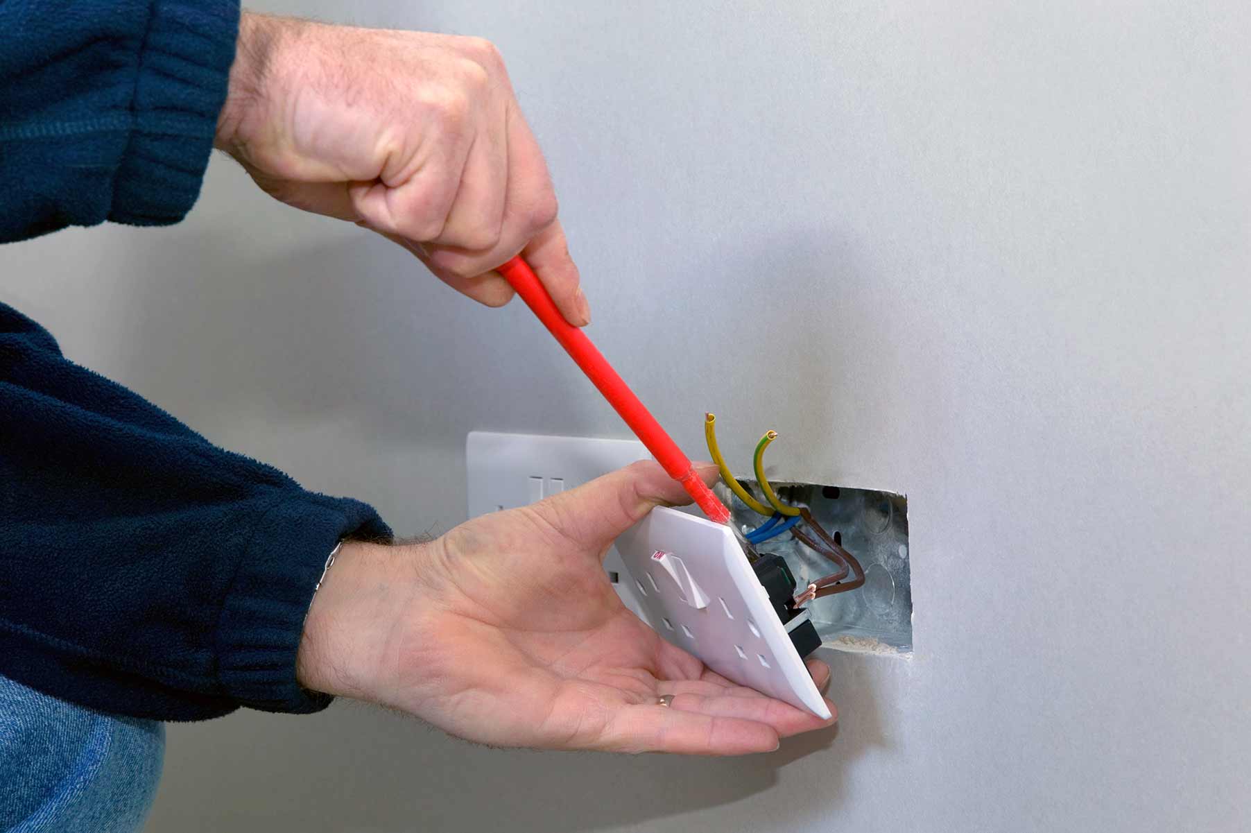Our electricians can install plug sockets for domestic and commercial proeprties in Thurrock and the local area. 